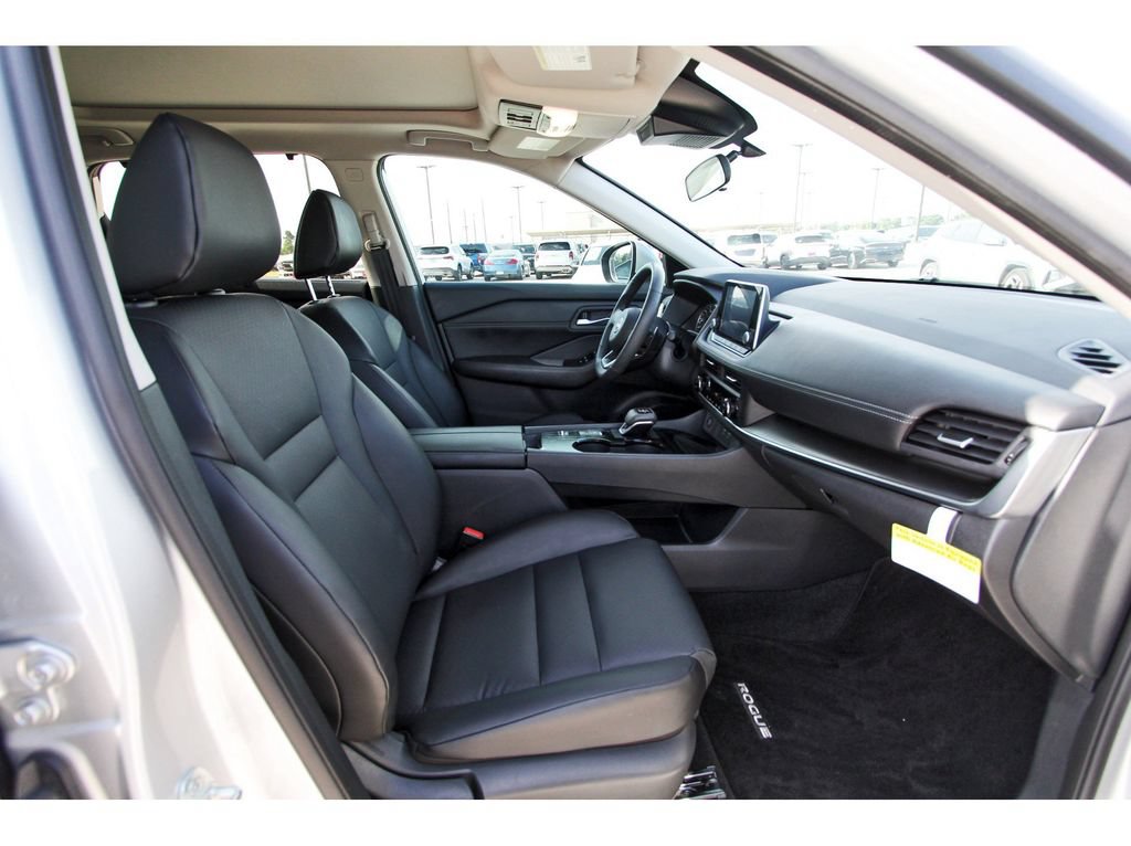 Used 2024 Nissan Rogue SV w/ SV Premium Package FWD image 27