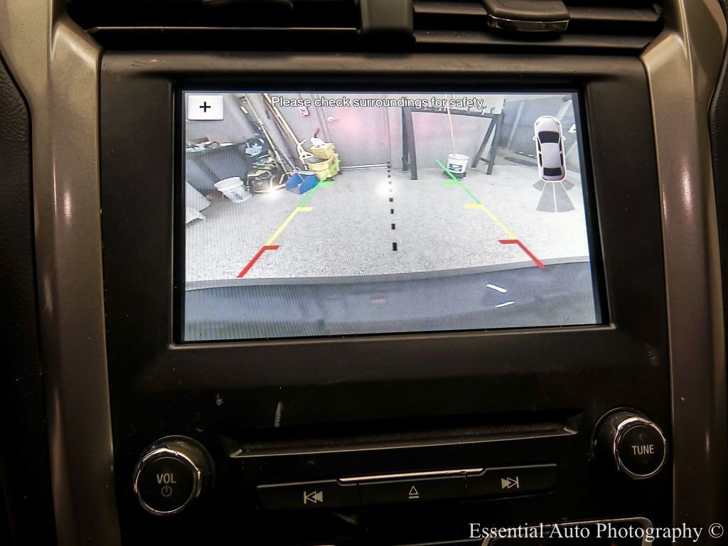 Certified 2018 Ford Fusion SE w/ Fusion SE Technology Package FWD image 16