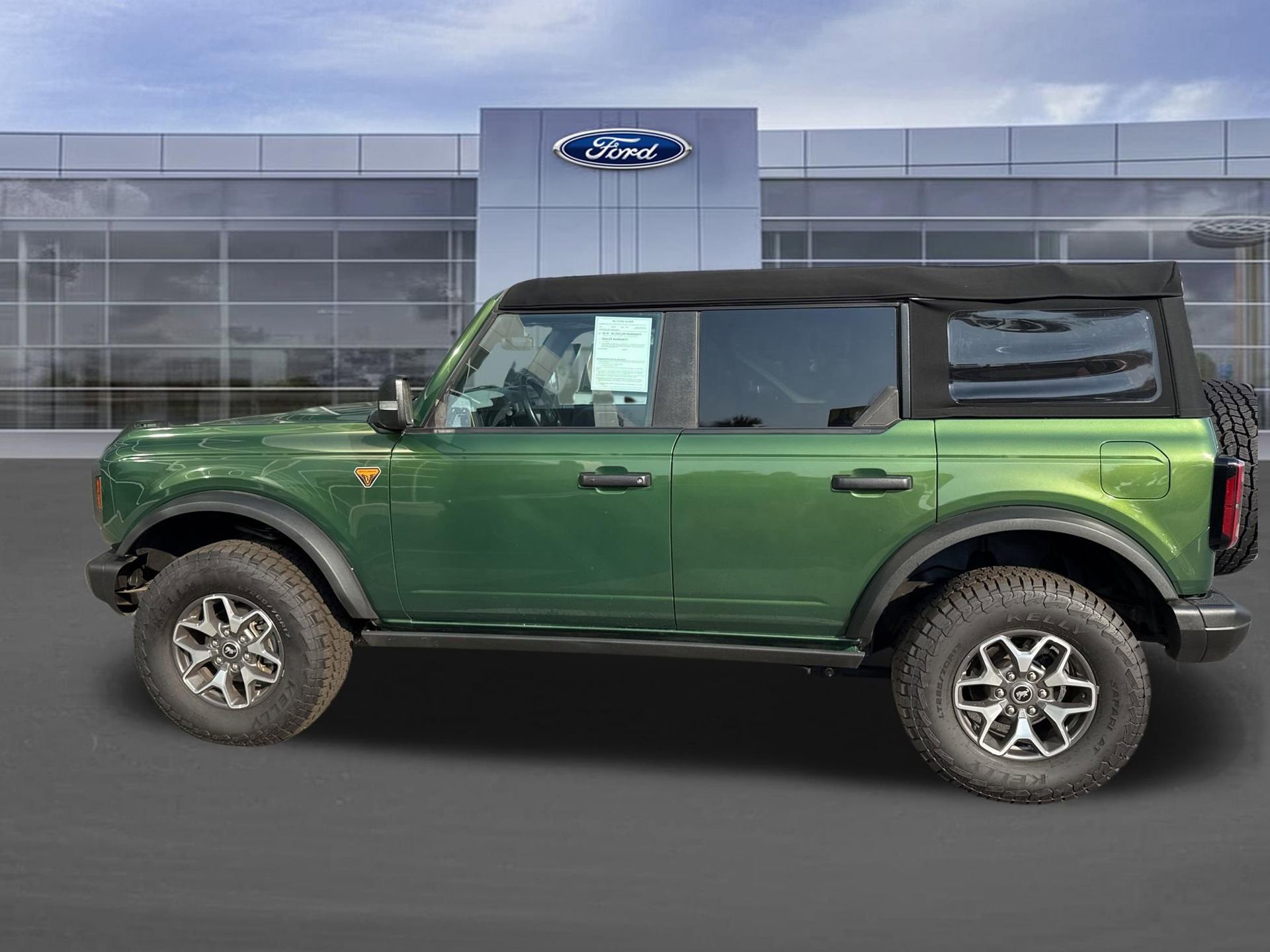 Certified 2023 Ford Bronco Badlands image 8