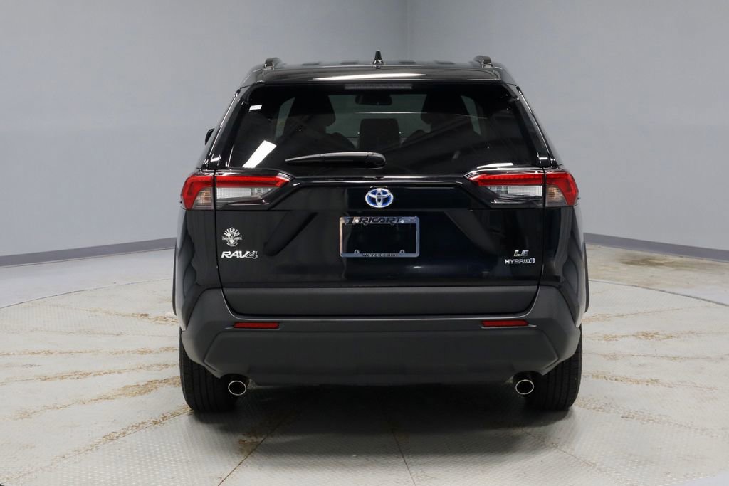 Used 2024 Toyota RAV4 LE AWD/4WD image 10