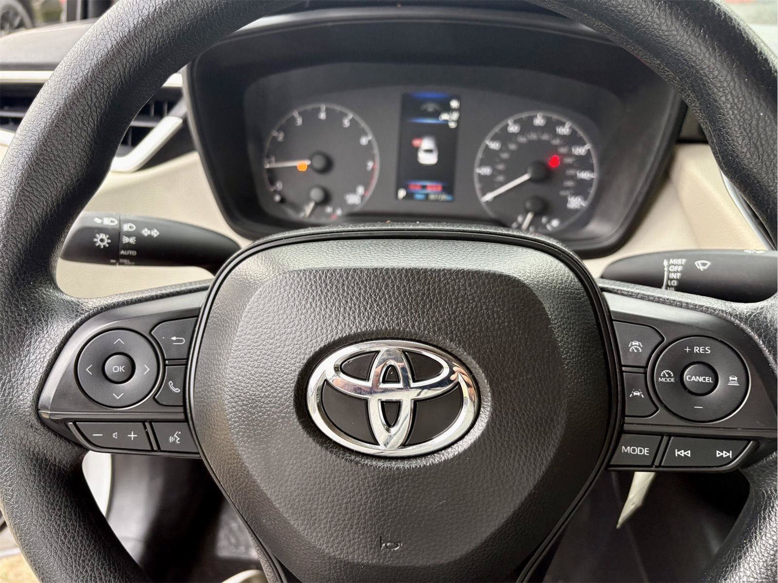 Used 2025 Toyota Corolla LE FWD image 18