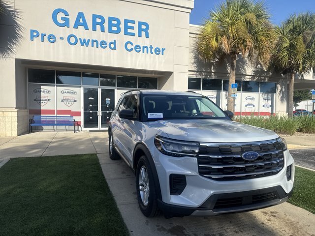 Certified 2025 Ford Explorer Active RWD image 3