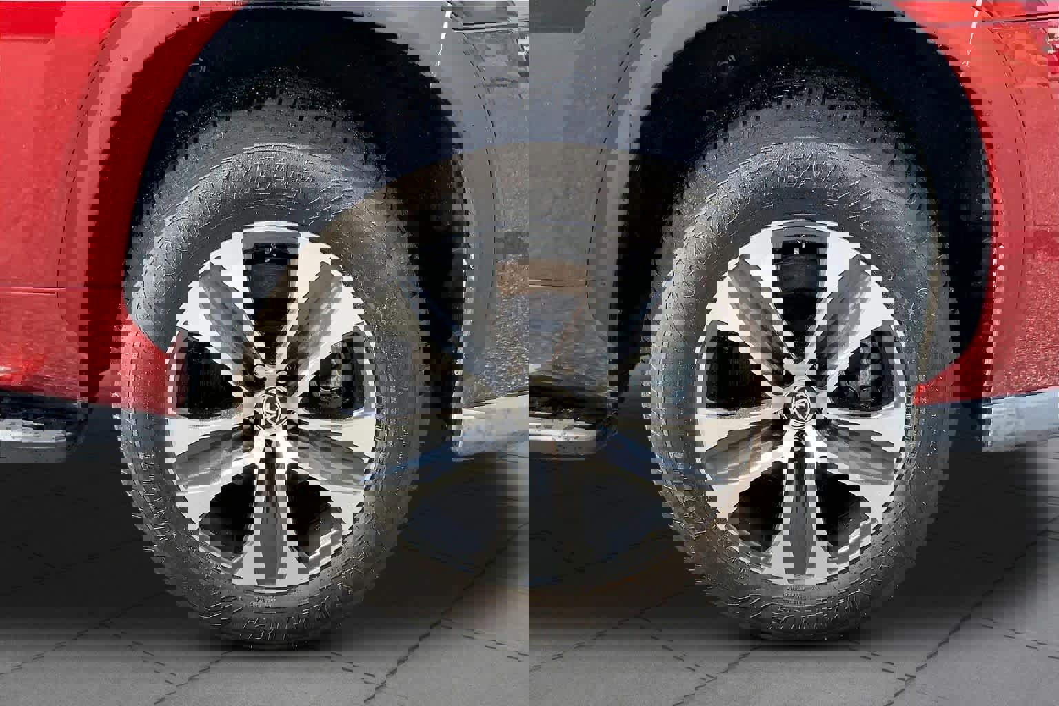 Used 2021 Toyota Highlander XLE FWD image 11