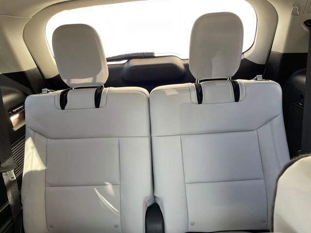 Certified 2025 Ford Explorer Platinum w/ Ultimate Package image 18