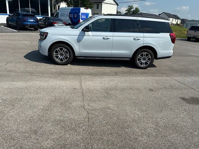 Certified 2025 Ford Expedition Active AWD/4WD image 17