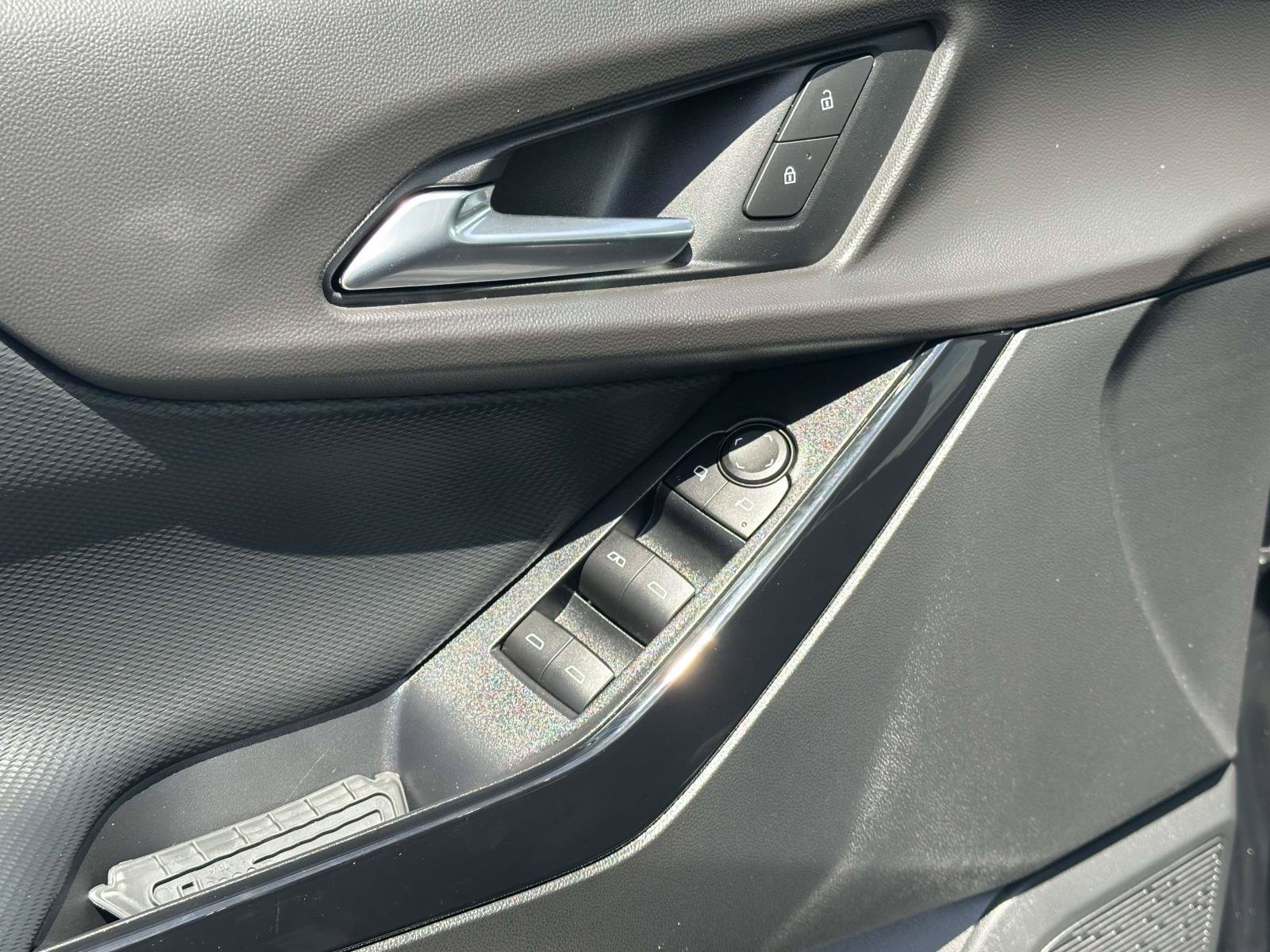 Used 2026 Chevrolet Equinox LT w/ Safety and Technology Package FWD image 18