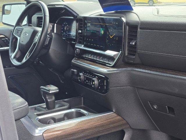 Used 2023 Chevrolet Silverado 1500 RST AWD/4WD image 9