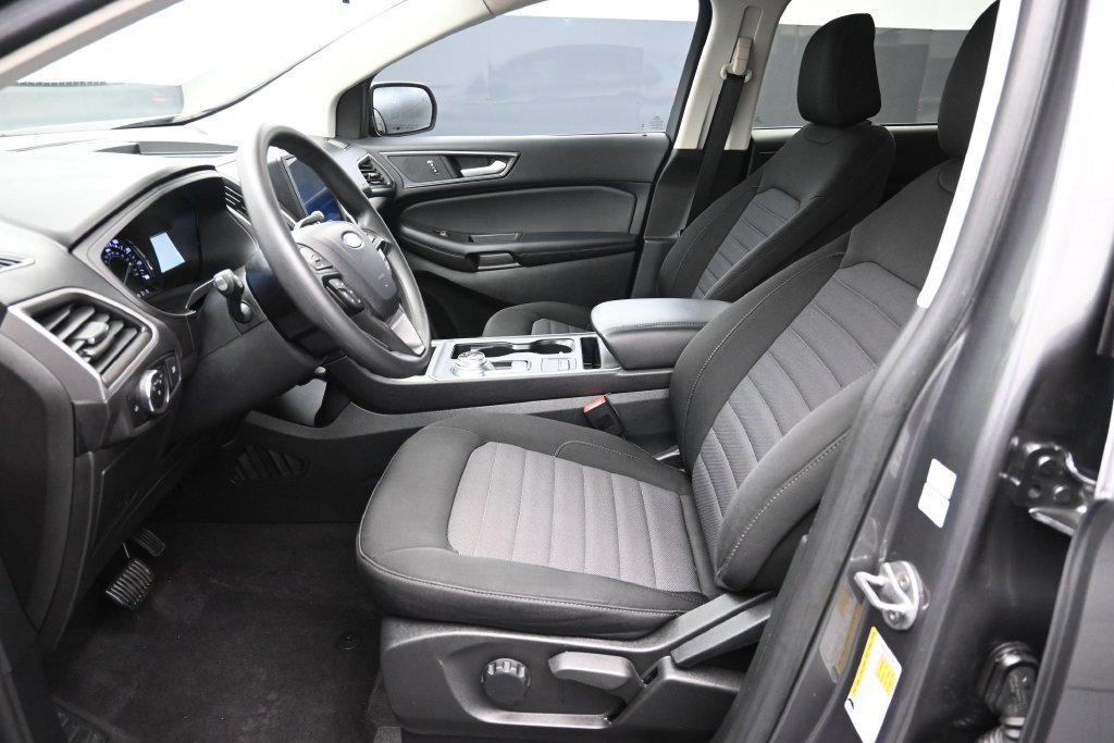 Certified 2024 Ford Edge SE w/ Black Appearance Package AWD/4WD image 17