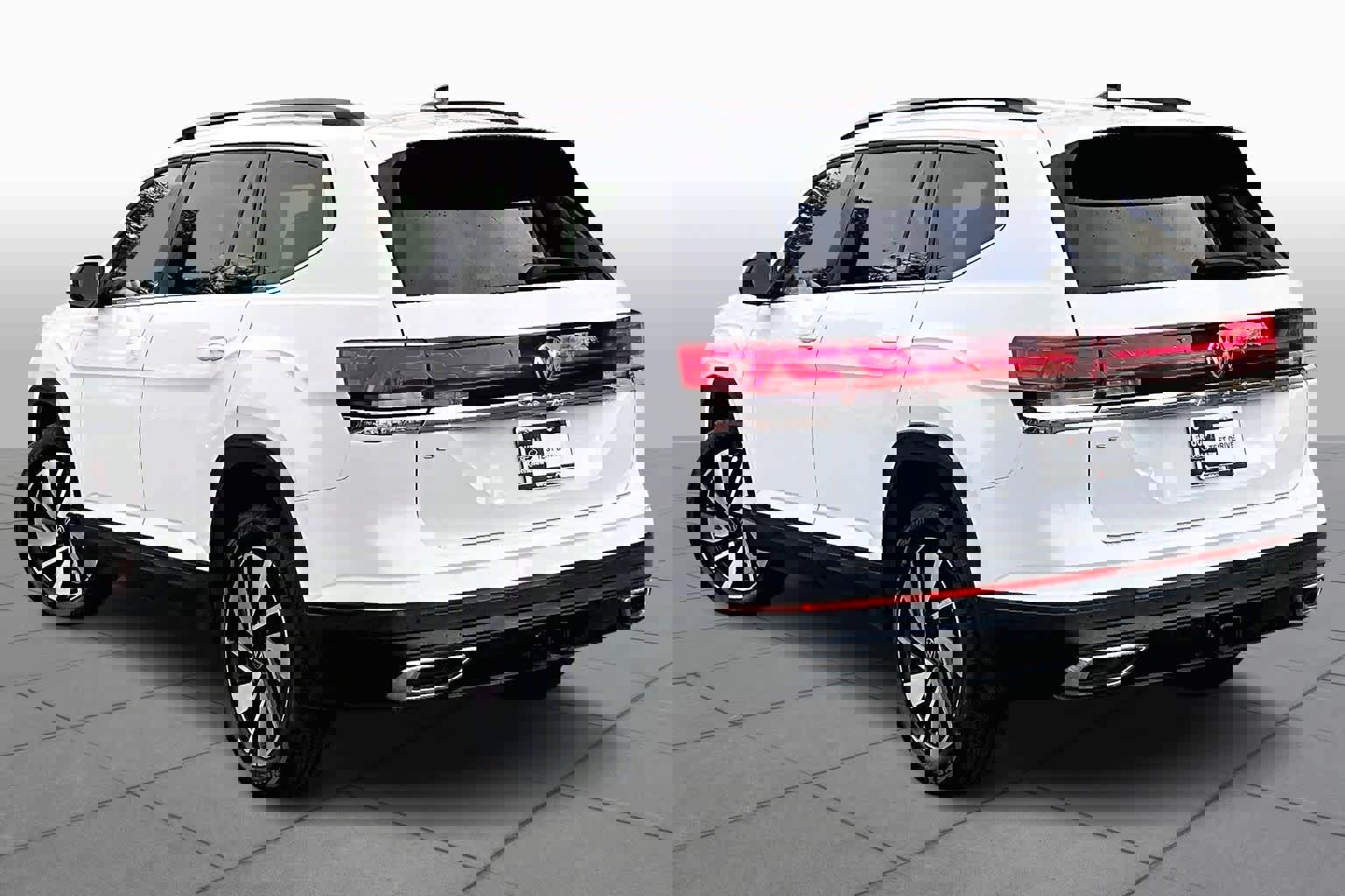 Used 2025 Volkswagen Atlas SE image 11