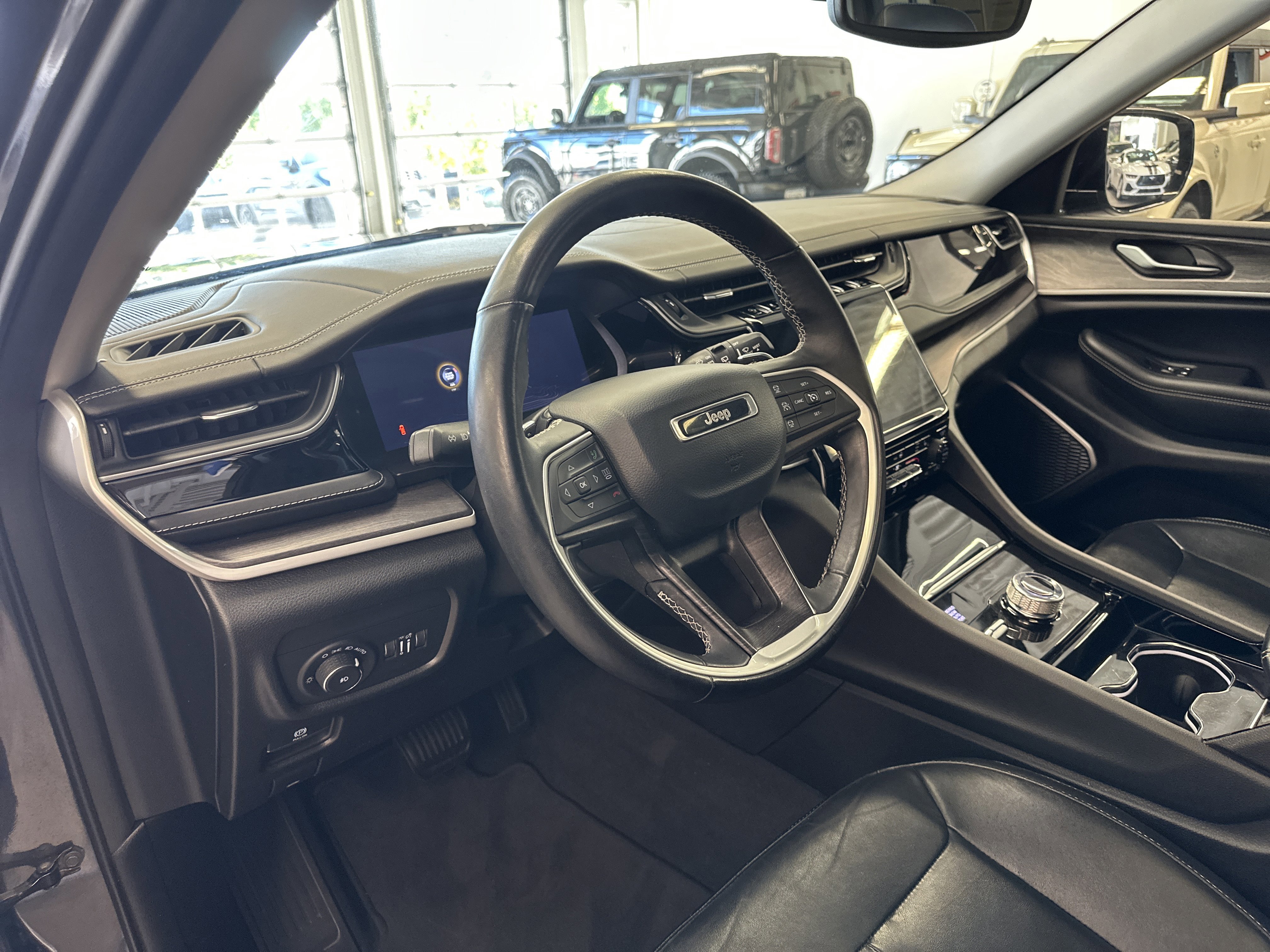 Used 2022 Jeep Grand Cherokee Limited w/ Trailer Tow Prep Group (B) image 26