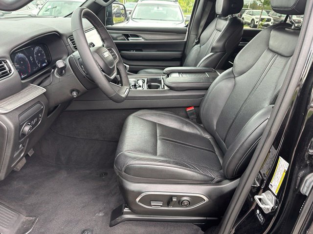Used 2024 Jeep Wagoneer Series II AWD/4WD image 30