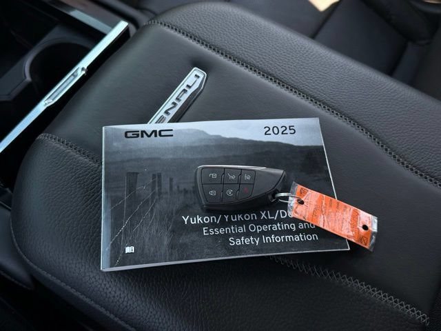 Used 2025 GMC Yukon XL Denali AWD/4WD image 5