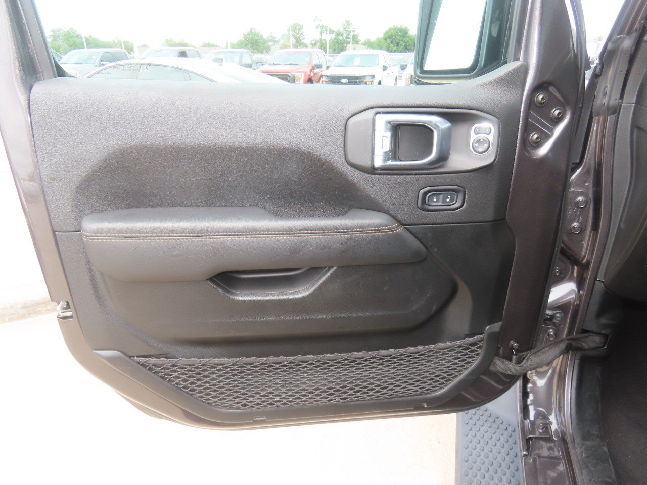 Used 2021 Jeep Wrangler Unlimited Sahara AWD/4WD image 24