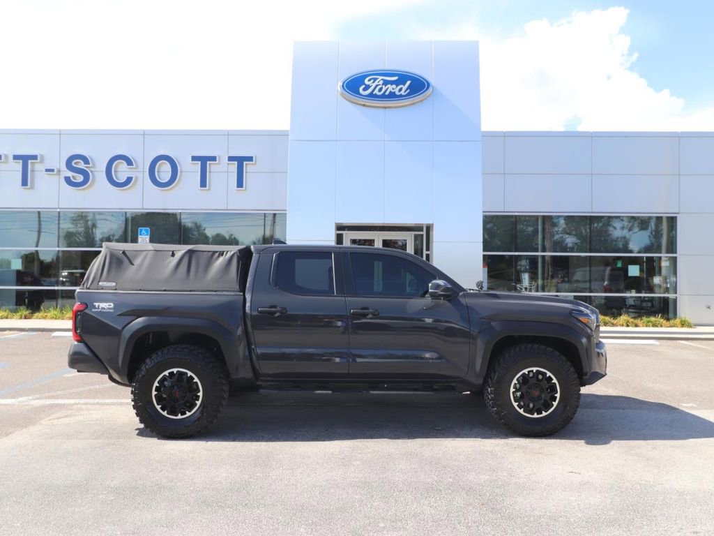 Used 2026 Toyota Tacoma TRD Off-Road w/ TRD Off Road Upgrade Package AWD/4WD image 17