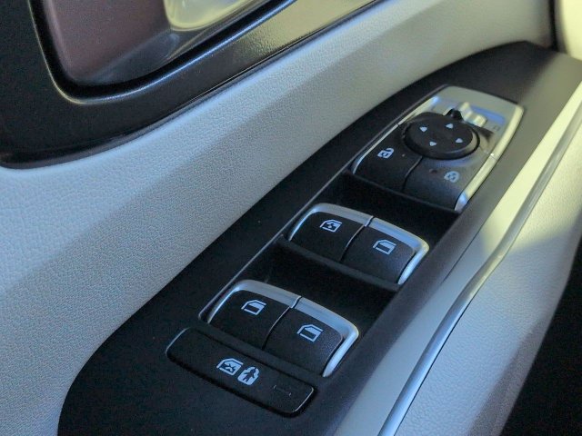Used 2023 Kia Sorento S w/ Panoramic Sunroof Package FWD image 25