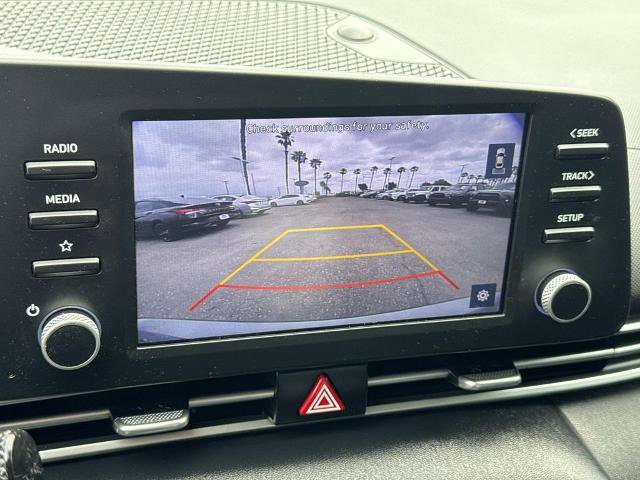 Used 2021 Hyundai Elantra SE FWD image 16