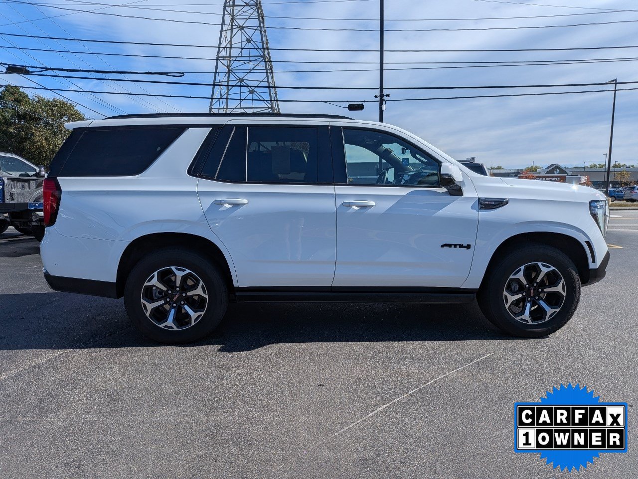 Used 2025 GMC Yukon AT4 w/ AT4 Premium Package AWD/4WD image 3