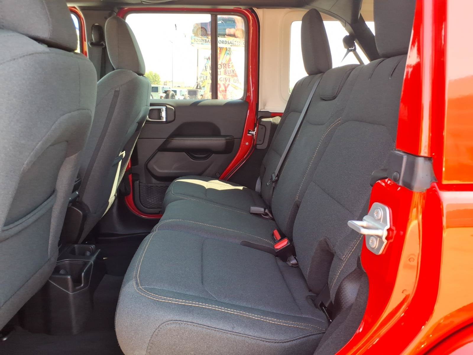 Used 2025 Jeep Wrangler Unlimited Sahara AWD/4WD image 12