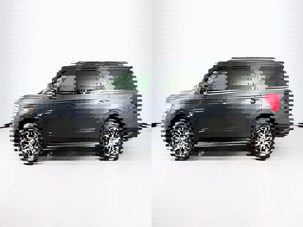 Certified 2022 Ford Expedition XLT image 2