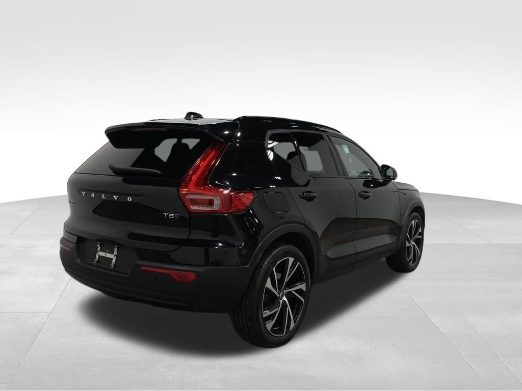 Used 2021 Volvo XC40 T5 R-Design image 6