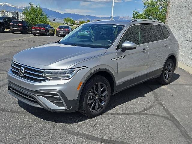 Used 2023 Volkswagen Tiguan SE w/ Panoramic Sunroof Package FWD image 8