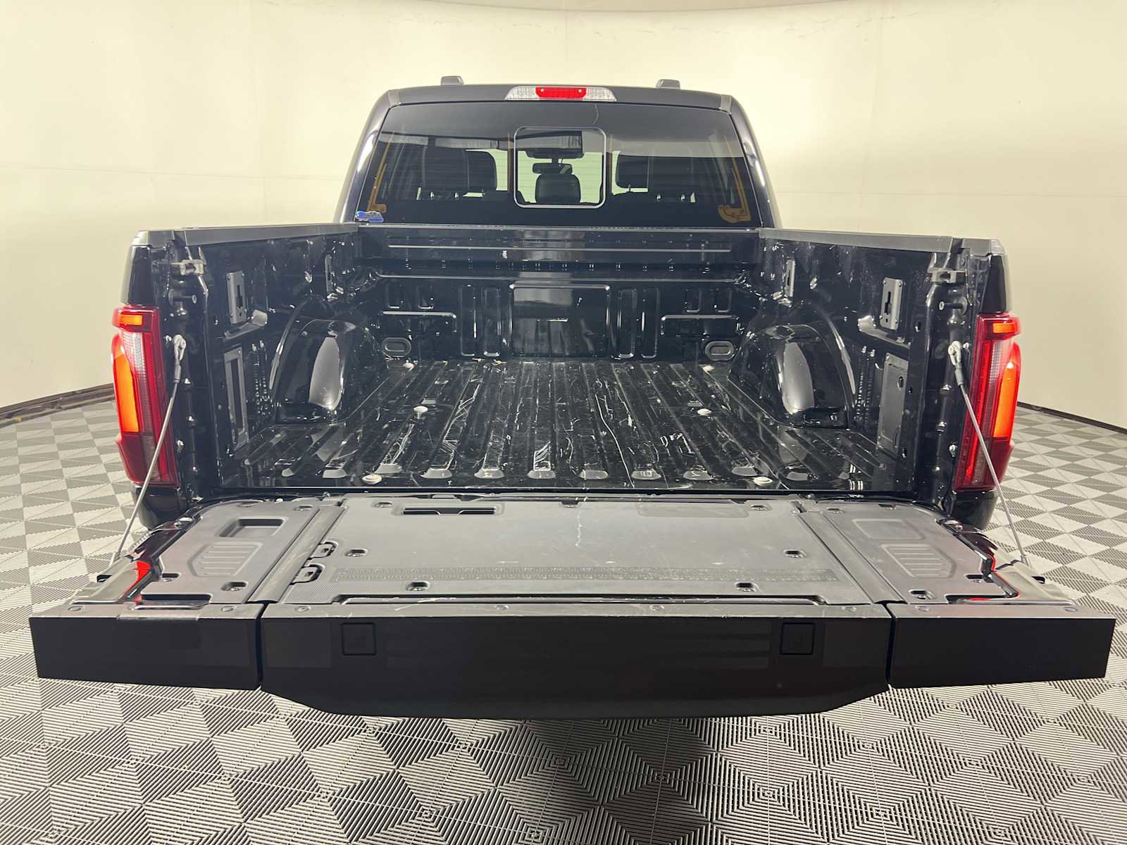 Certified 2024 Ford F150 Lariat w/ Bed Utility Package AWD/4WD image 25