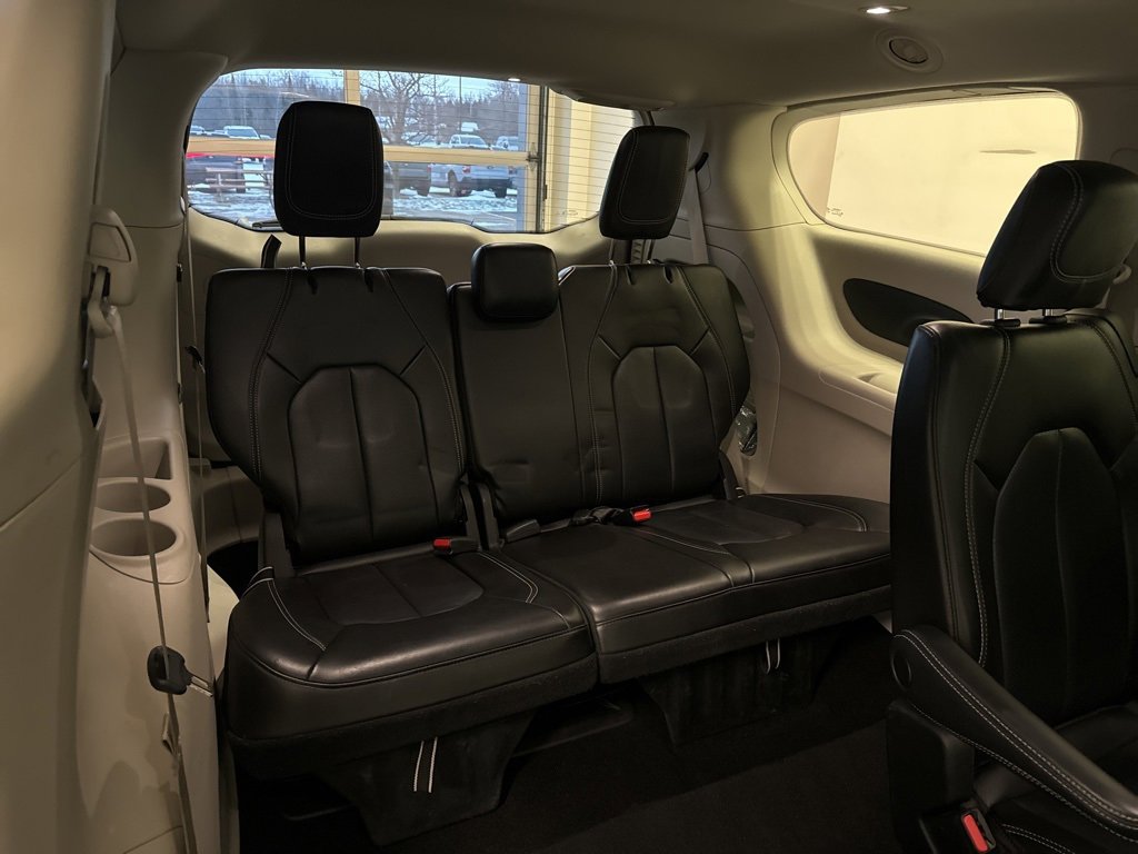 Used 2023 Chrysler Pacifica Touring-L image 35