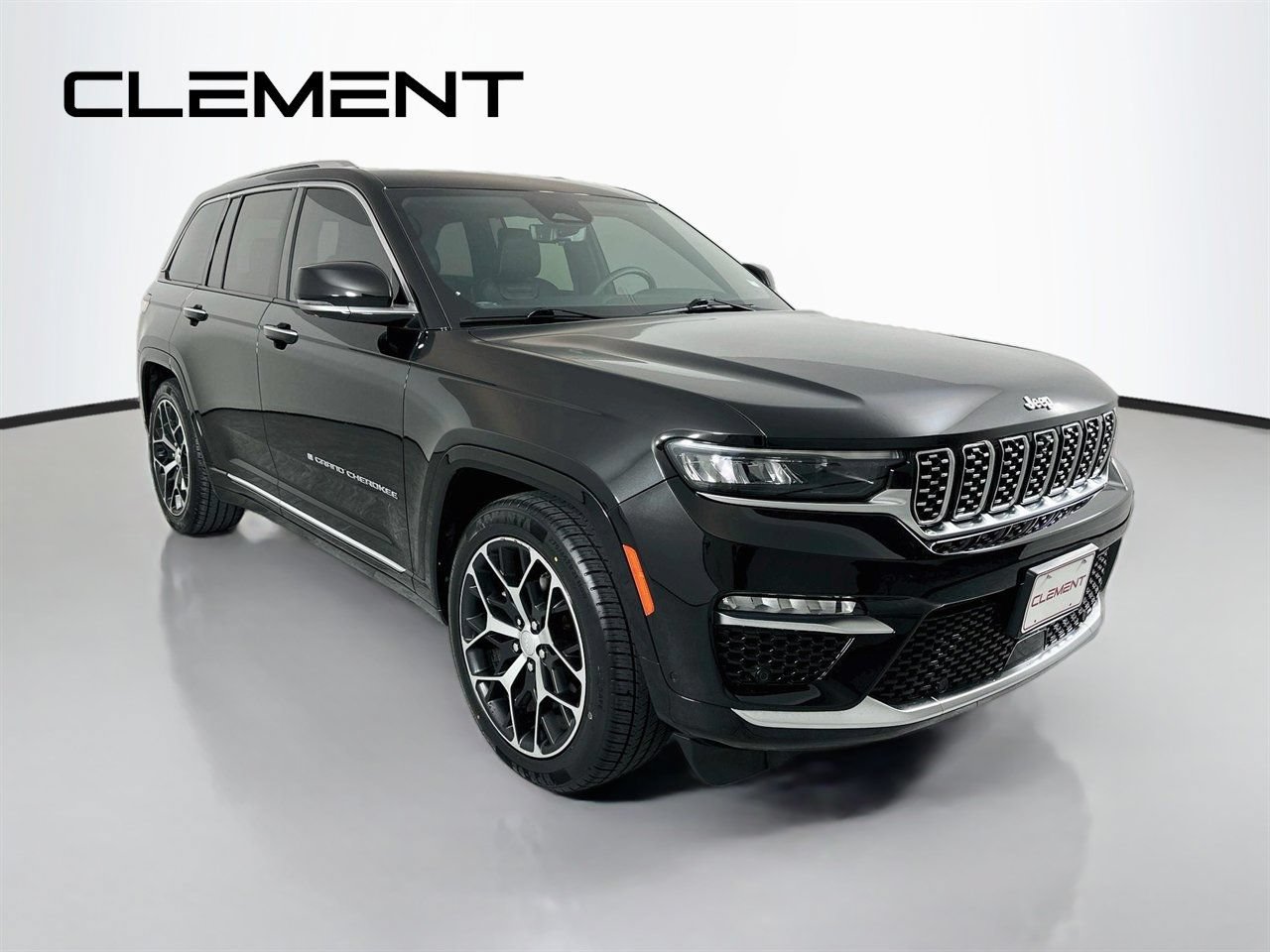 Used 2023 Jeep Grand Cherokee Summit AWD/4WD image 5