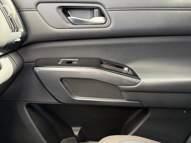 Used 2022 Nissan Pathfinder SL w/ SL Premium Package image 16