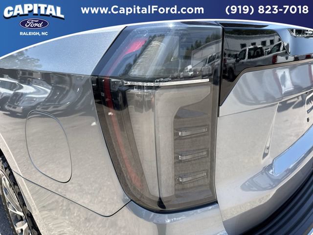 Used 2025 Chevrolet Tahoe High Country AWD/4WD image 15