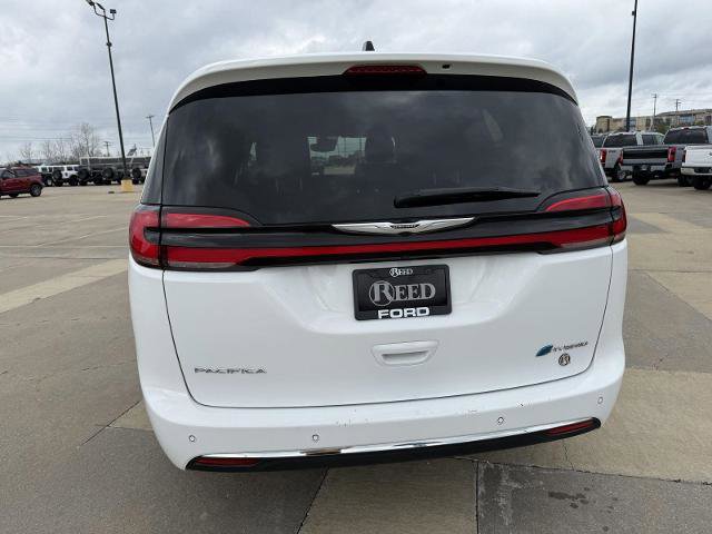 Used 2024 Chrysler Pacifica Limited FWD image 8