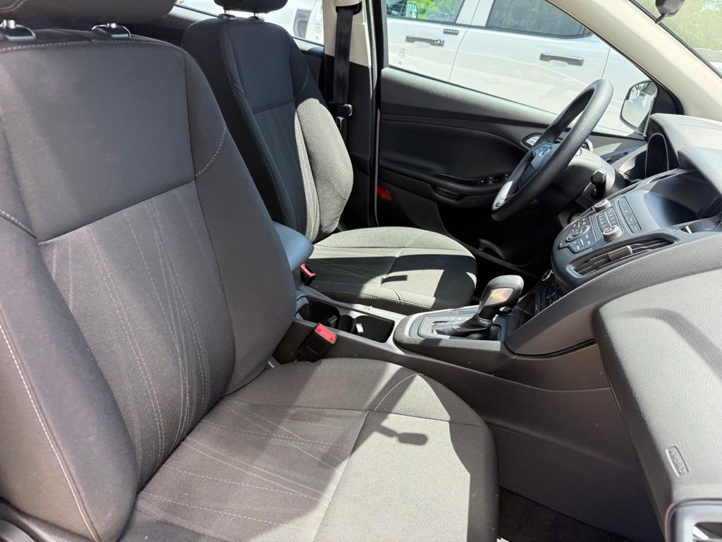 Certified 2018 Ford Focus SE FWD image 20