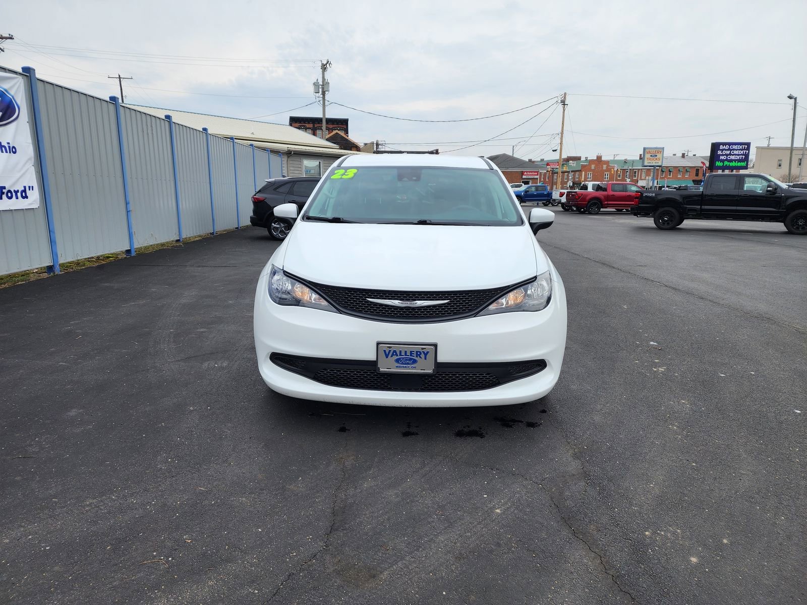 Used 2023 Chrysler Voyager LX FWD image 8