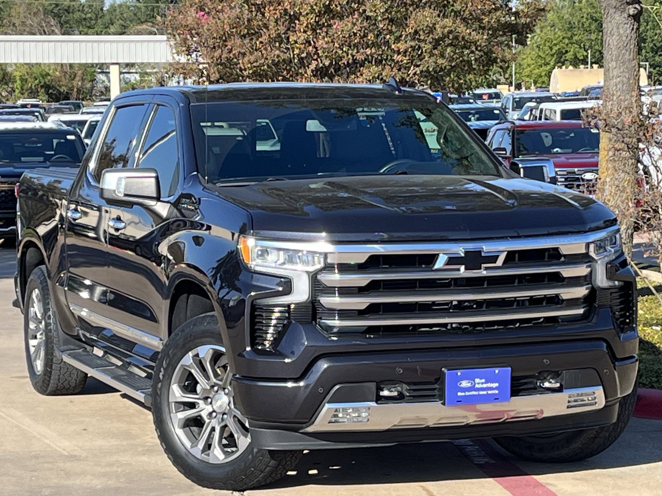 Used 2024 Chevrolet Silverado 1500 High Country w/ LPO, Dark Essentials Package AWD/4WD image 2