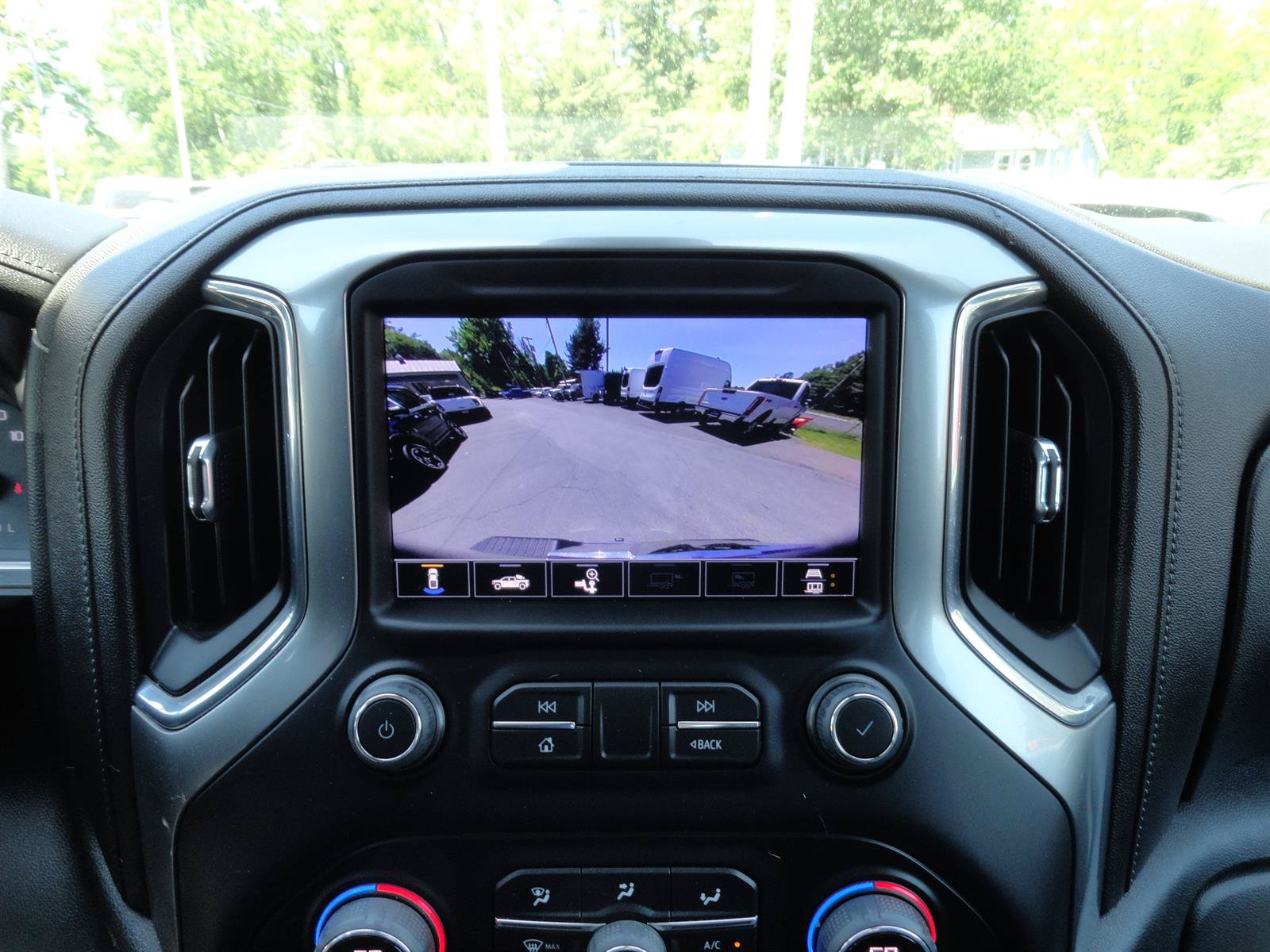 Used 2022 Chevrolet Silverado 1500 LTZ w/ LTZ Premium Package AWD/4WD image 17