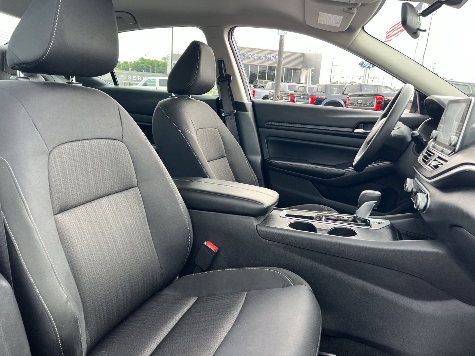 Used 2025 Nissan Altima 2.5 SV FWD image 25