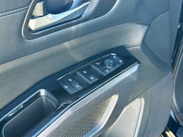 Used 2023 Nissan Pathfinder SL AWD/4WD image 16