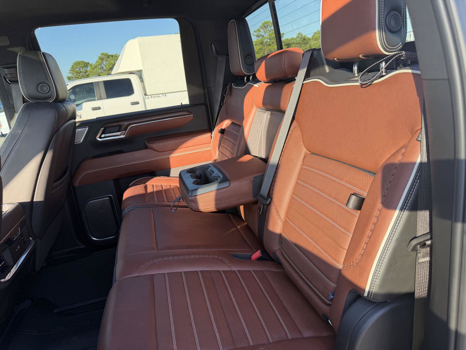 Used 2024 GMC Sierra 2500 Denali Ultimate AWD/4WD image 18
