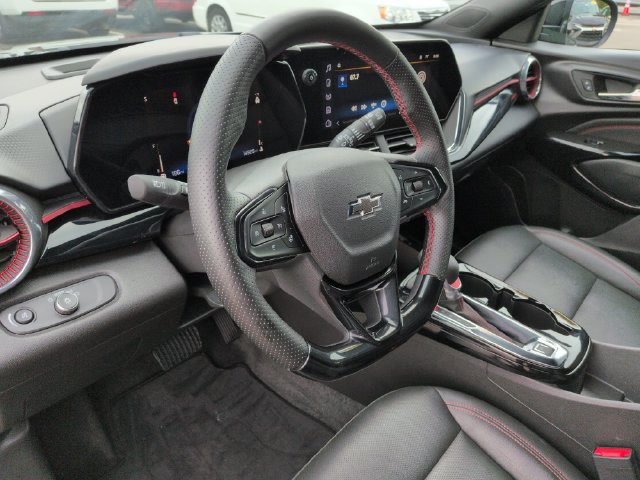 Used 2025 Chevrolet Trax RS w/ Driver Confidence Package FWD image 27