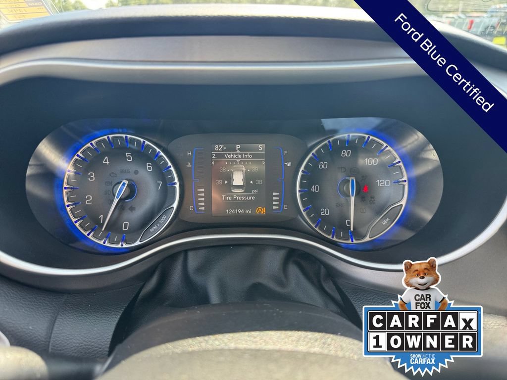 Used 2020 Chrysler Pacifica Touring FWD image 39