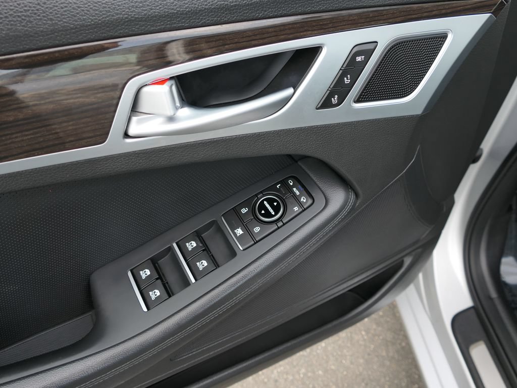 Used 2018 Genesis G80 3.8 RWD image 15