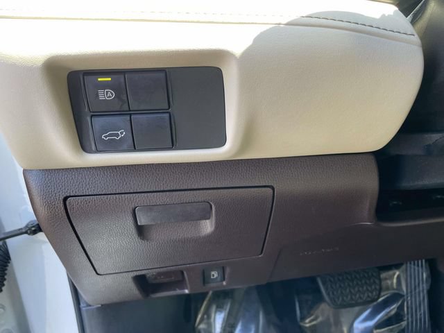 Used 2021 Toyota Highlander XLE FWD image 14