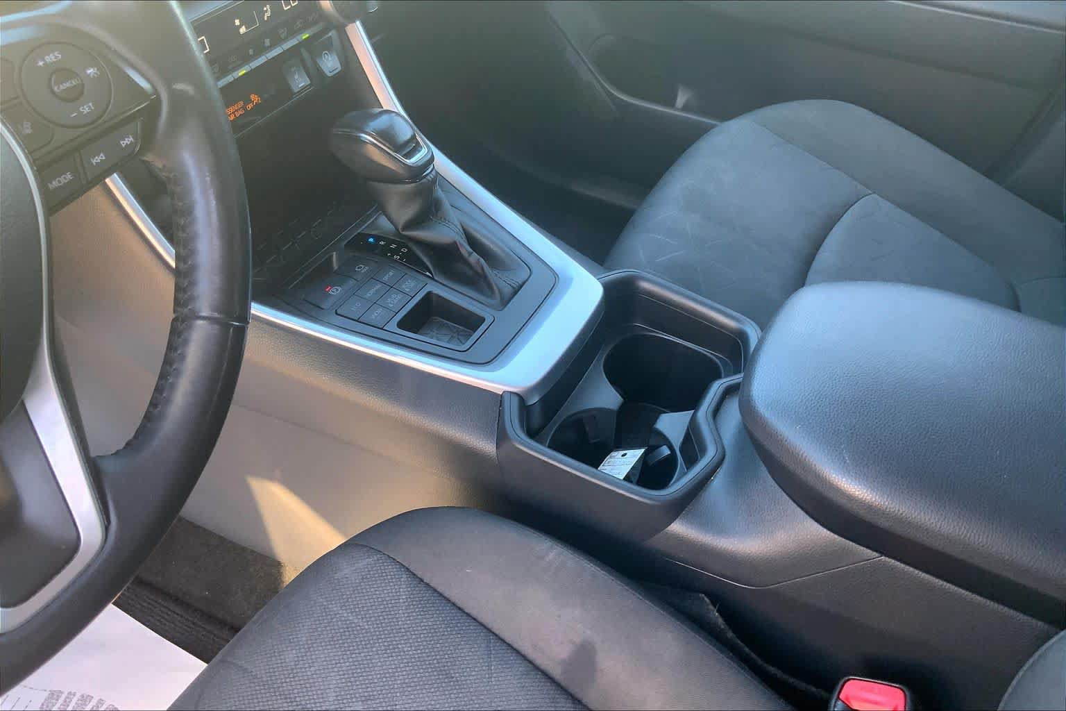 Used 2021 Toyota RAV4 XLE w/ Convenience Package AWD/4WD image 17