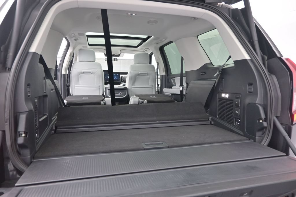 Certified 2025 Ford Expedition Platinum w/ Driver's Package AWD/4WD image 26