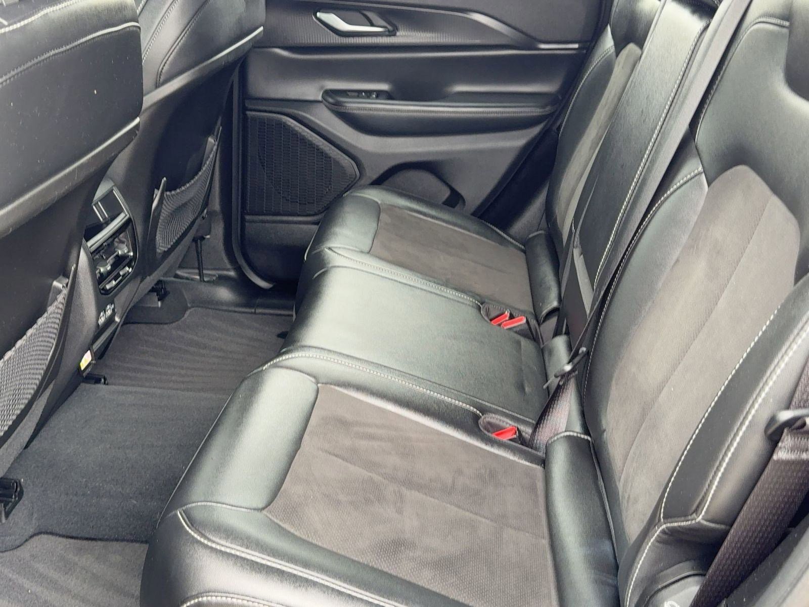 Used 2023 Jeep Grand Cherokee Altitude image 26