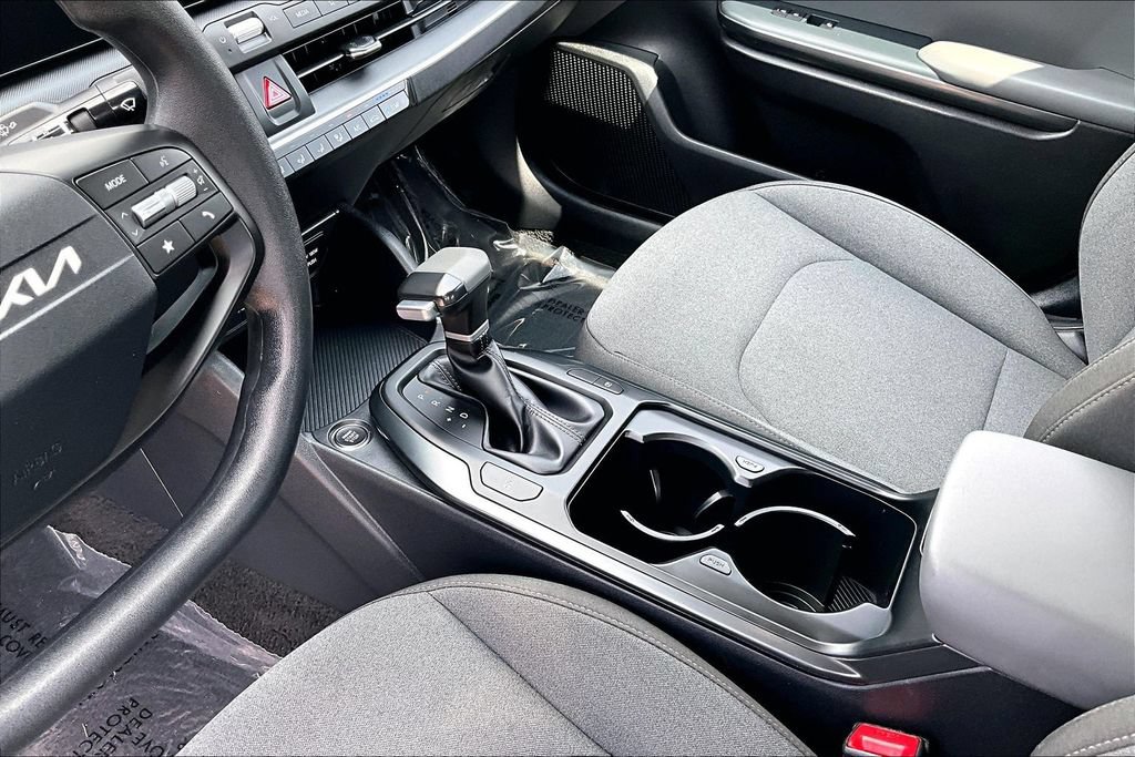 Used 2025 Kia K4 FWD image 15