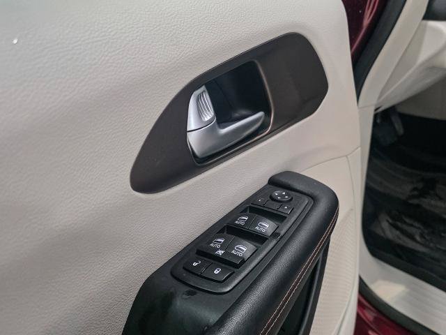 Used 2018 Chrysler Pacifica Touring-L Plus w/ Advanced Safetytec Group FWD image 19