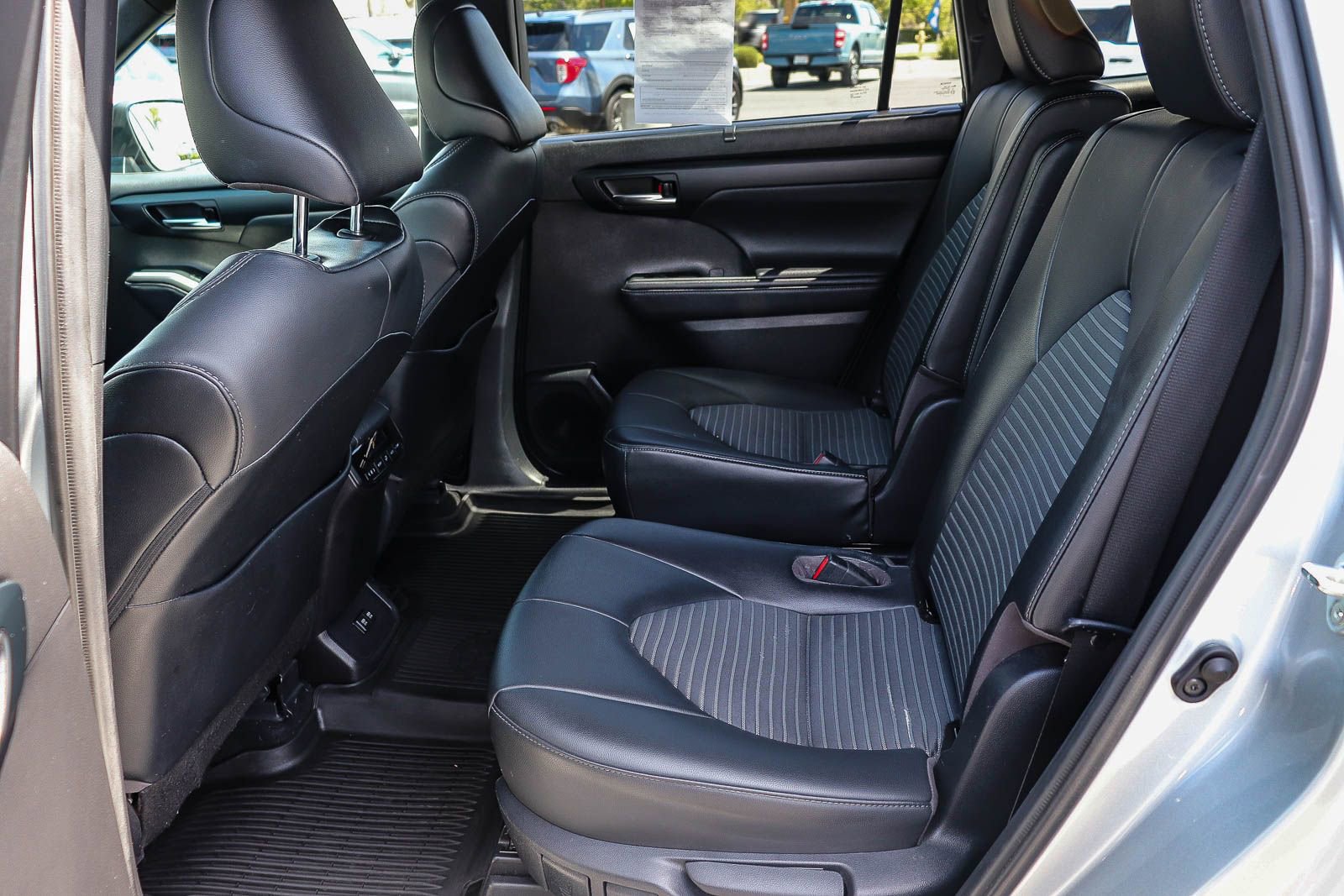 Used 2021 Toyota Highlander XSE FWD image 17