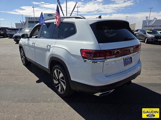 Used 2024 Volkswagen Atlas SE w/ Panoramic Sunroof Package FWD image 5