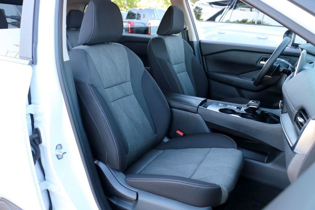Used 2026 Nissan Rogue SV FWD image 30